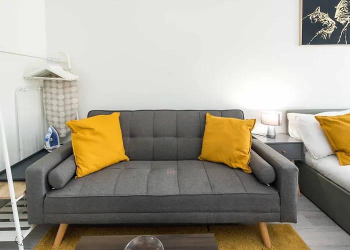Spacious Studio For Up To 4! Sofa Bed